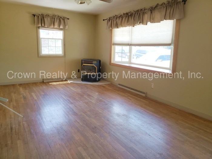 909 Worth Dr - Photo 3 of 8