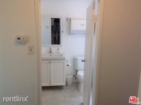2821 S Harcourt Ave - Photo 2 of 16