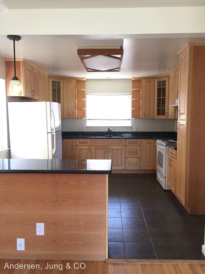 1930 Bayview Ave - Photo 2 of 20