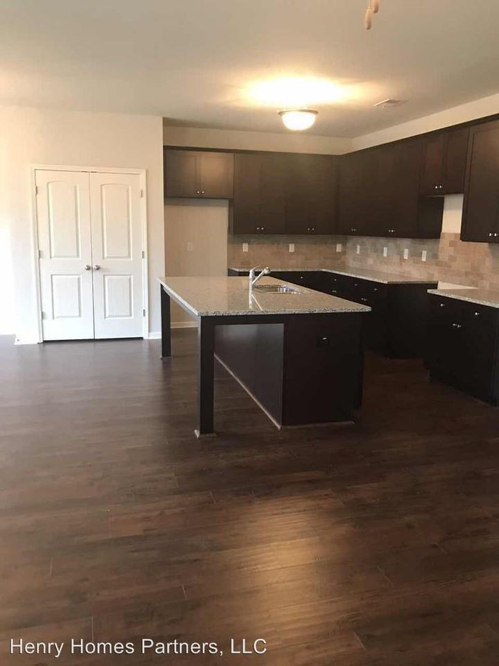 140 Daisy Cir - Photo 2 of 11