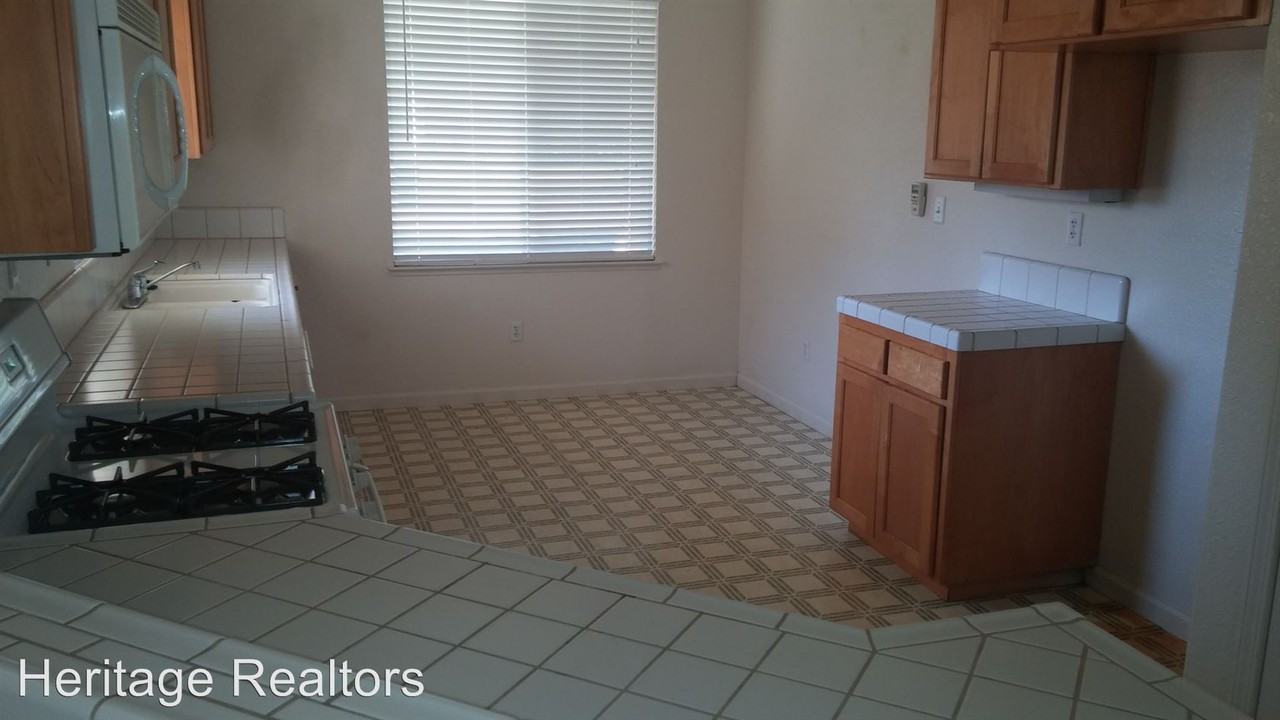 1740 Fortress Way - Photo 3 of 11