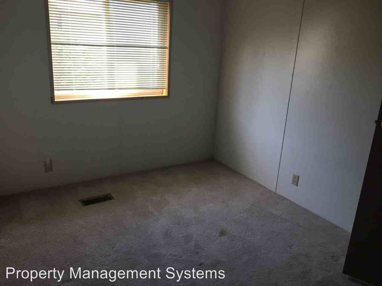 1040 NE 12th Ave - Photo 3 of 10