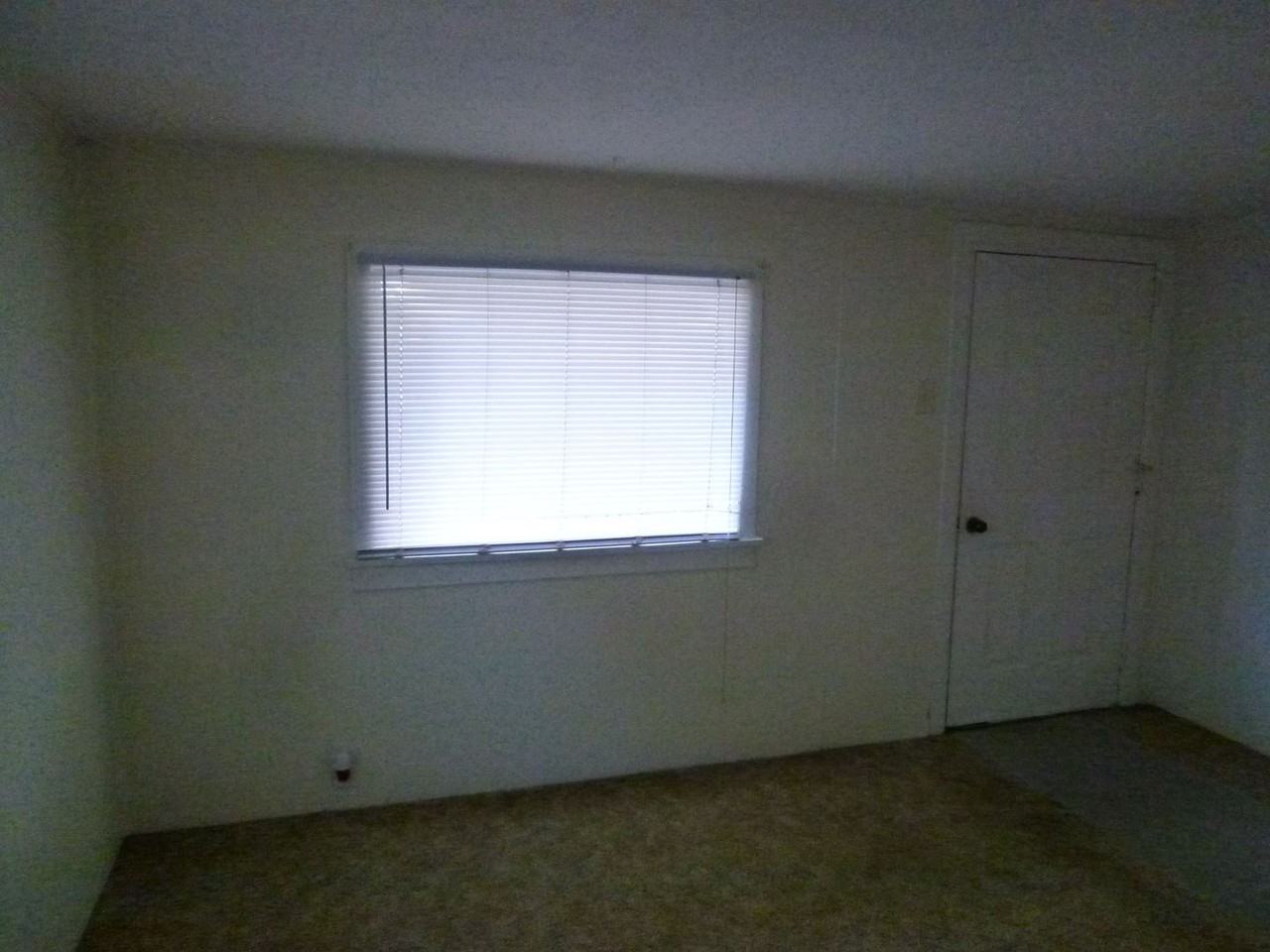 6378 Clinton St - Photo 3 of 8