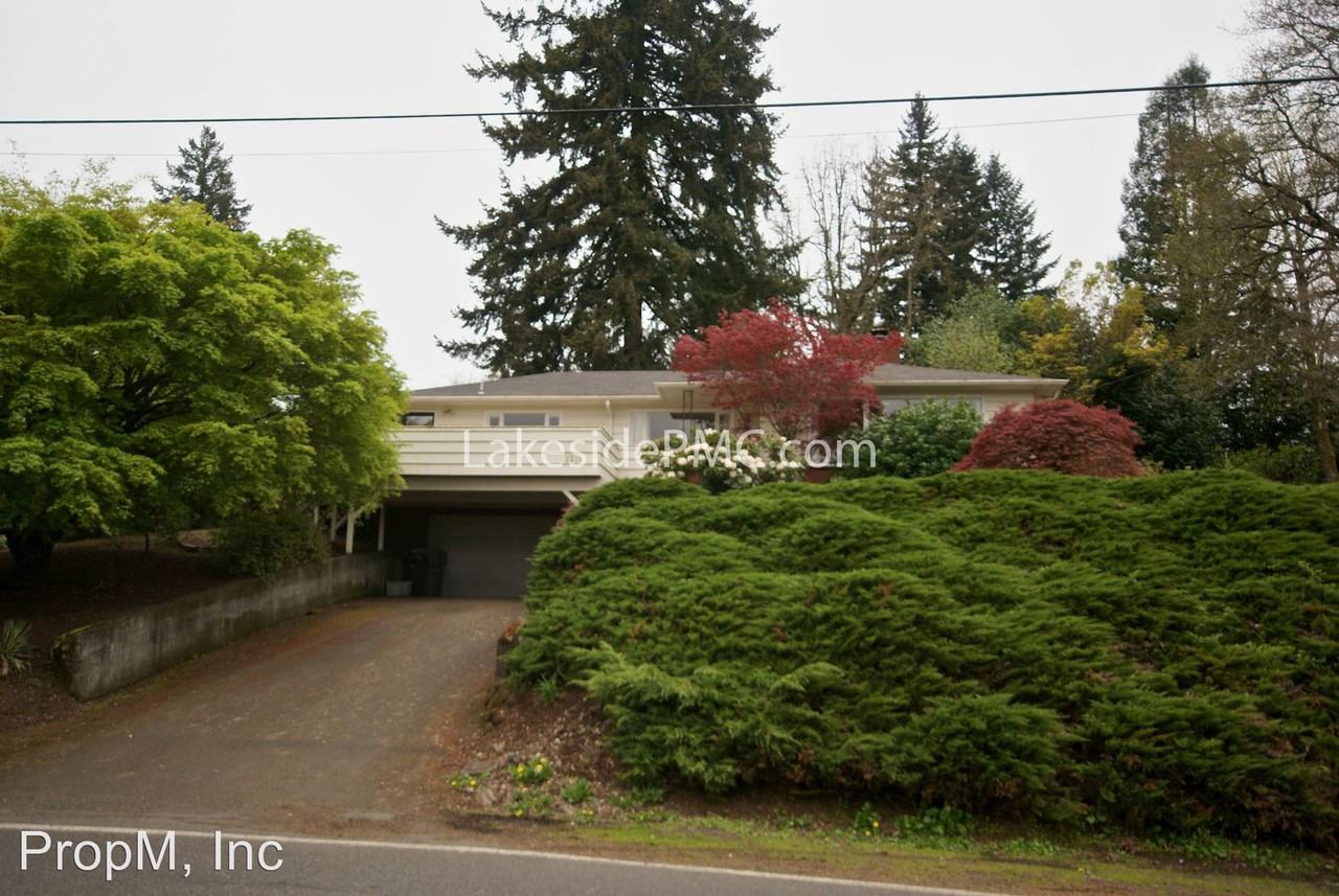 2515 Hillcrest Dr - Photo 2 of 16