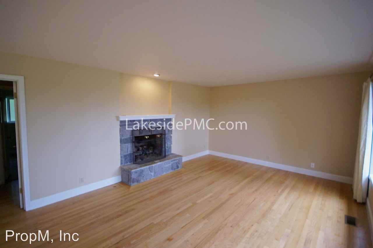 2515 Hillcrest Dr - Photo 3 of 16