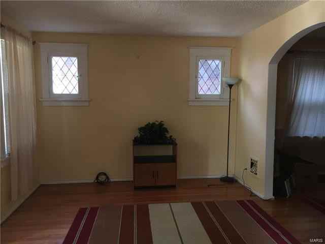 6906 Greenway Ave - Photo 3 of 17