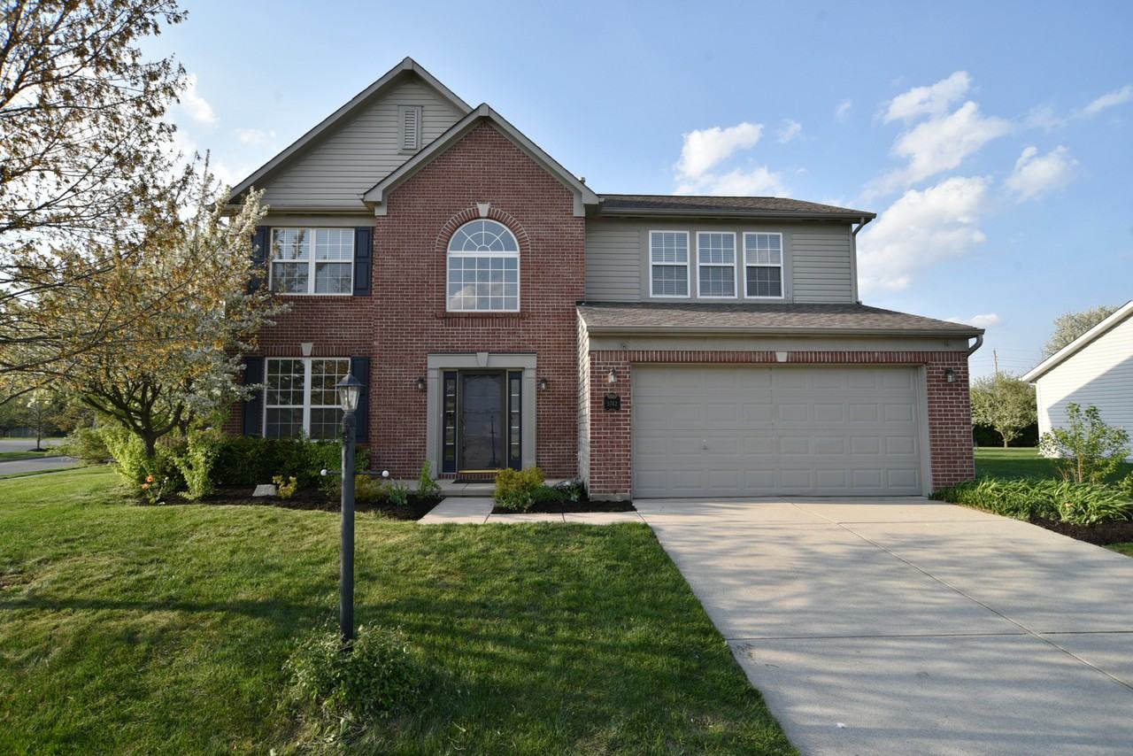 5742 Cantigny Way N - Photo 2 of 32