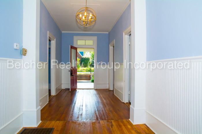 428 College St - Photo 2 of 10