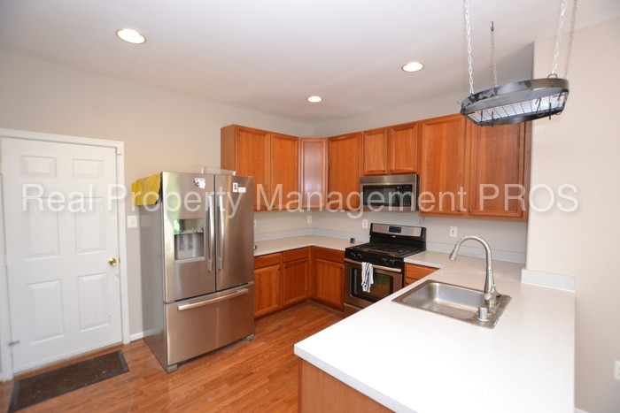 21731 Ladbroke Grove Ct - Photo 3 of 29