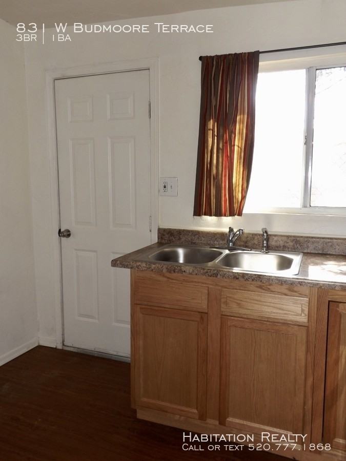 831 W Budmoore Terrace - Photo 3 of 23