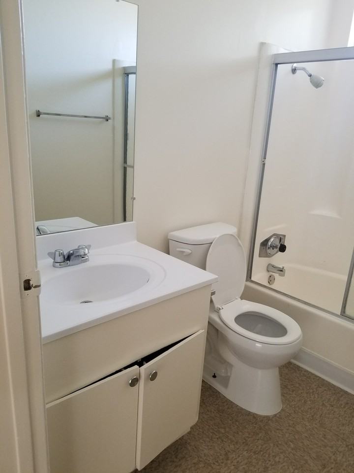 200-220 E Yucca St - Photo 2 of 5