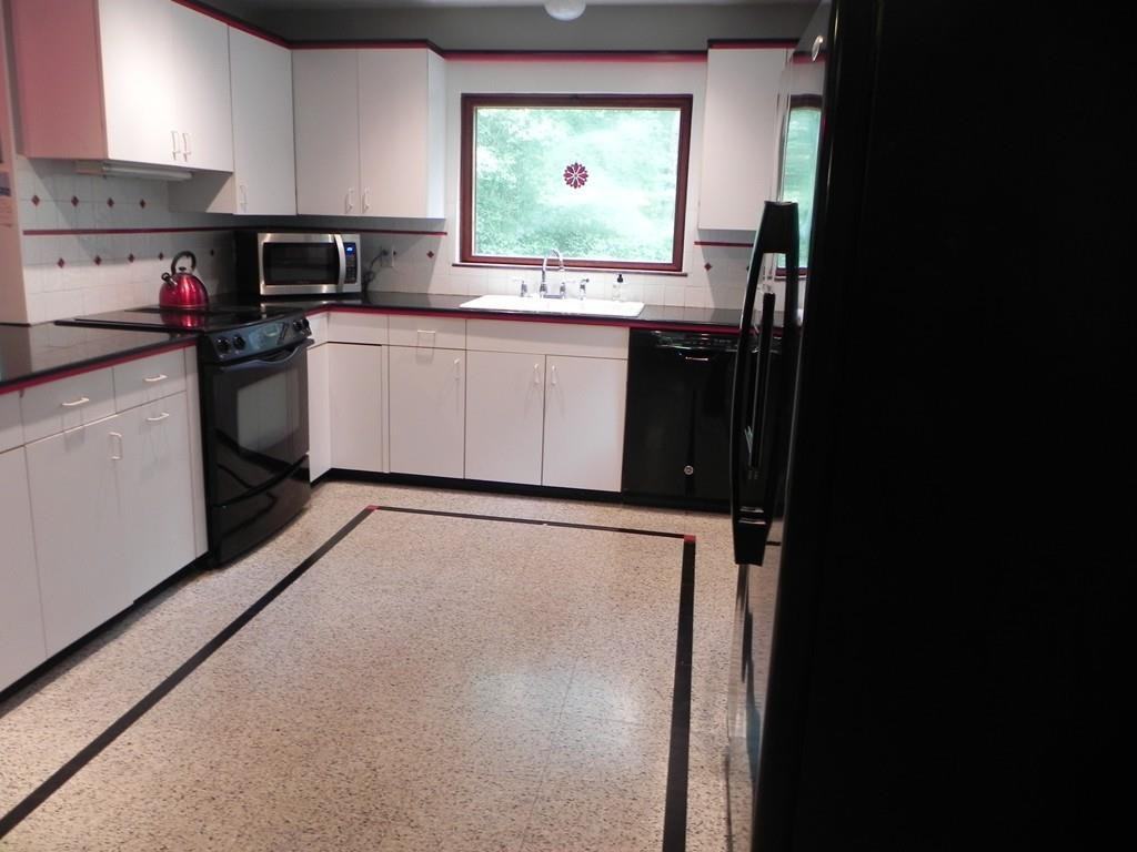 128 Winter St - Photo 2 of 8