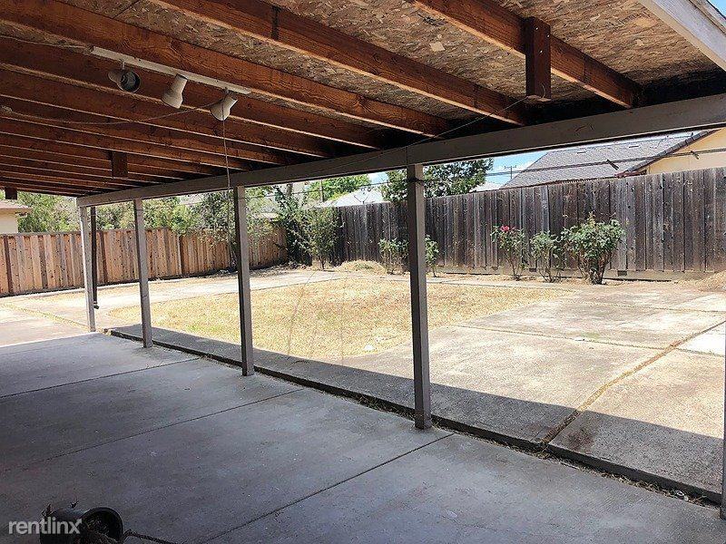 245 Boyd St - Photo 3 of 25