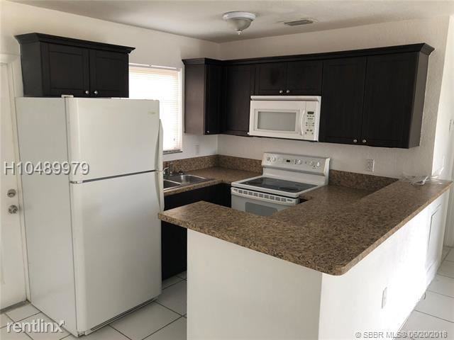 20541 NW 34th Ct - Photo 2 of 8