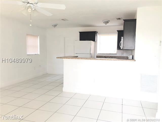 20541 NW 34th Ct - Photo 3 of 8