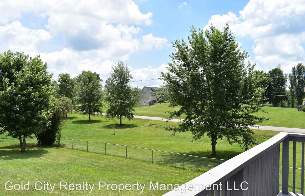 295 Sierra Dr - Photo 3 of 35