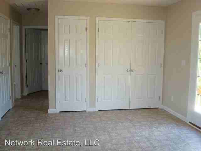 235 Southern Lake Dr - Photo 3 of 8