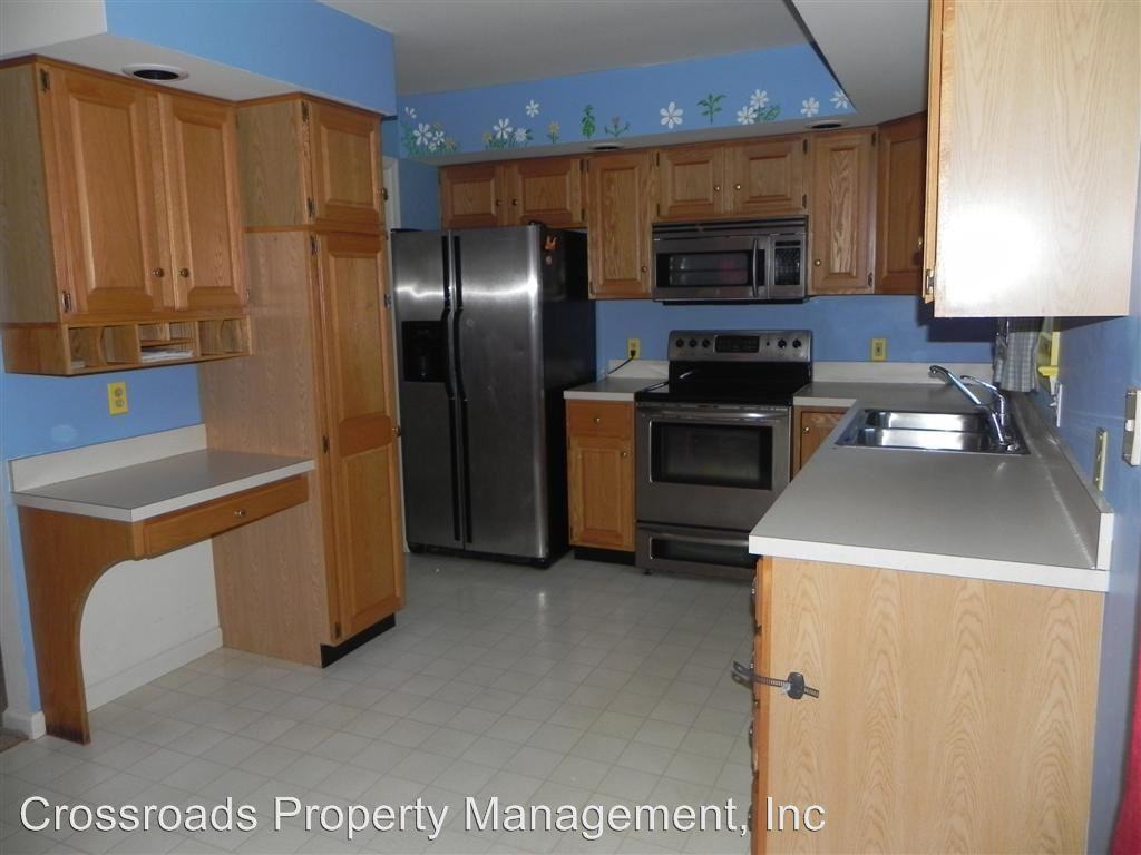 1827 Spring Ridge Ln - Photo 2 of 14