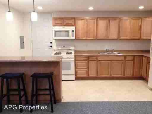 16065 Brookdale Dr - Photo 3 of 7