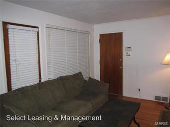 10056 Briarwood Dr - Photo 3 of 16