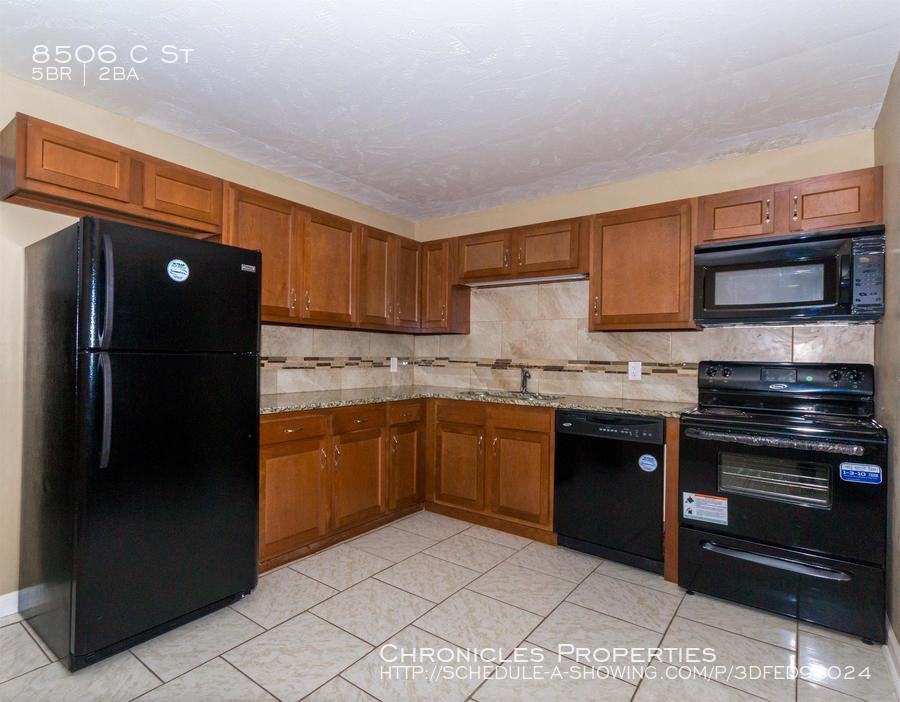 8506 C St - Photo 2 of 8