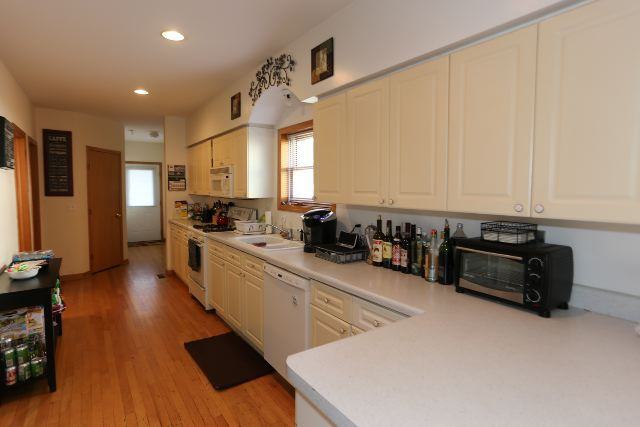 1527 W School St #1 - Photo 2 of 20