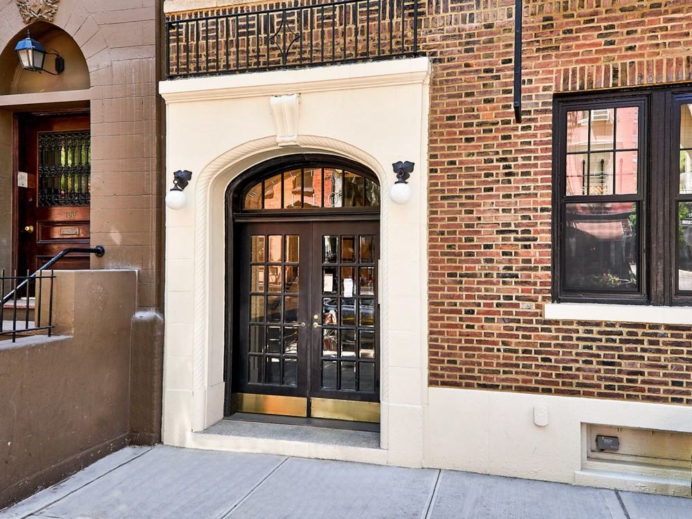 >140 Waverly Place - Photo 2 of 4