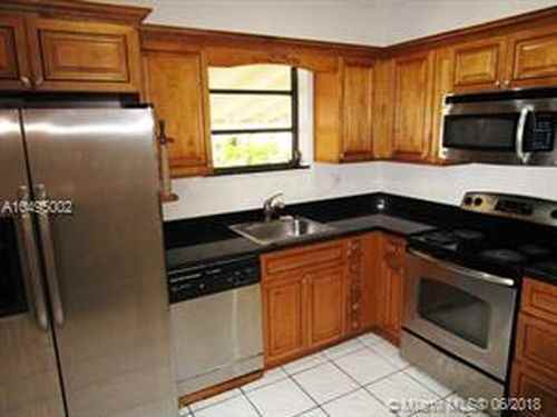 7831 SW 15th St - Photo 2 of 8