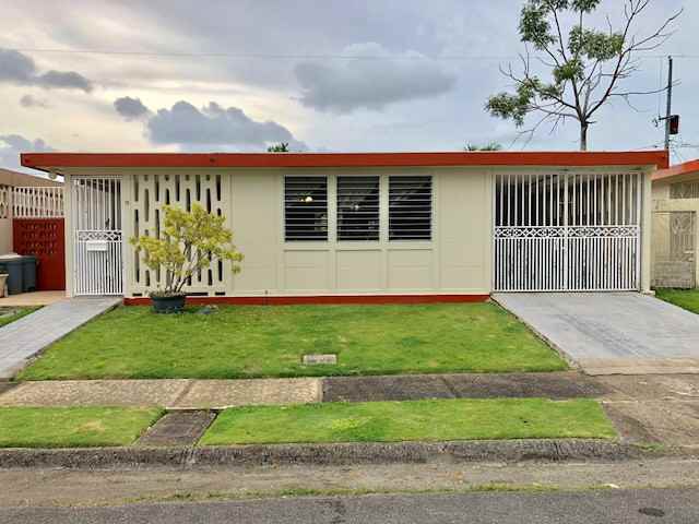 Caguas,  Ext. Villa Blanca, C/Ambar #15 - Photo 2 of 5