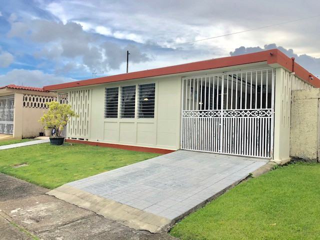 Caguas,  Ext. Villa Blanca, C/Ambar #15 - Photo 3 of 5