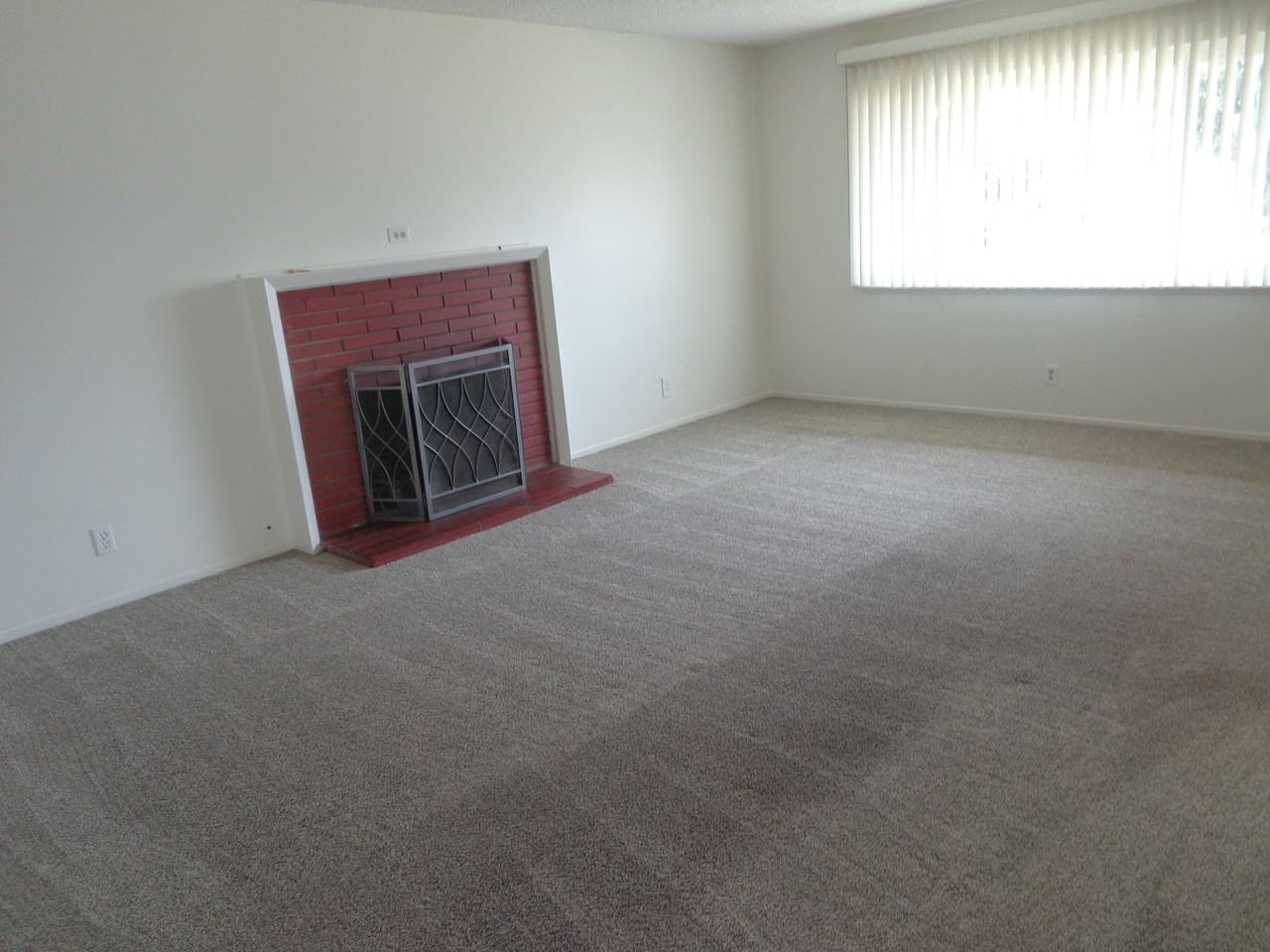 1421 Kingswood Way - Photo 3 of 18