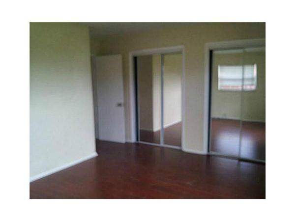 1736 NW 38th St - Photo 2 of 10