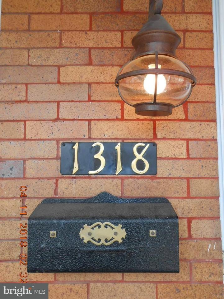 1318 W 40th St - Photo 3 of 23