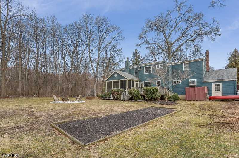 4 Center Dr #4 - Photo 3 of 21