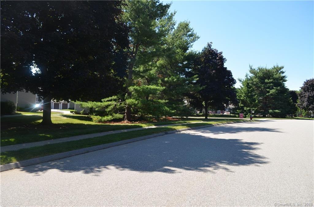 2703 Mill Pond Dr - Photo 3 of 18