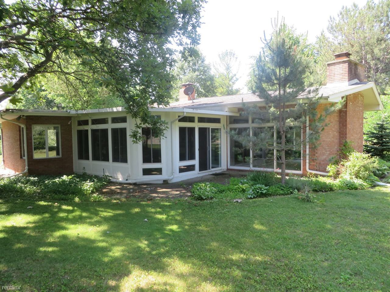 421 Southlawn Dr - Photo 3 of 13