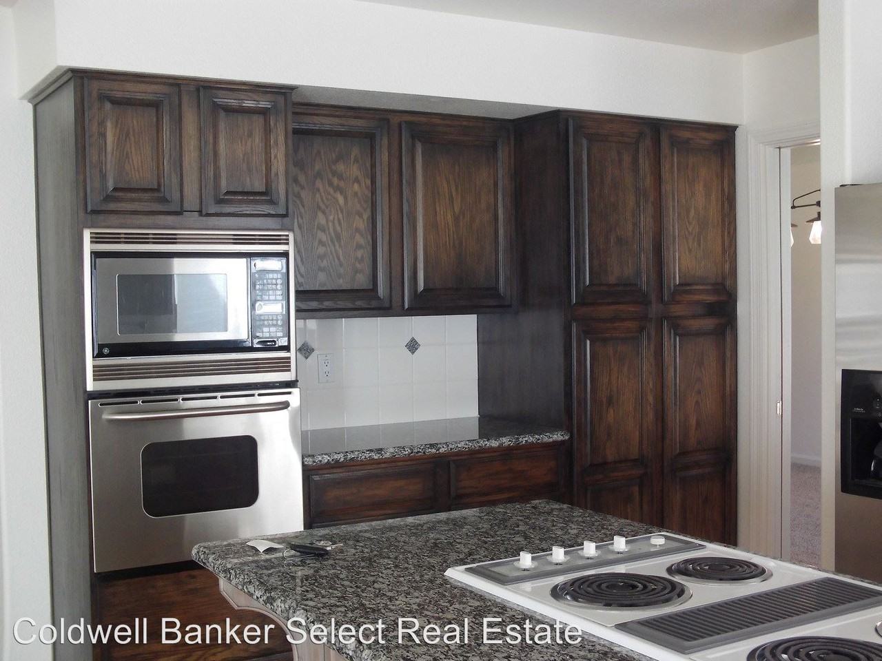 331 Bayhill Cir - Photo 2 of 11