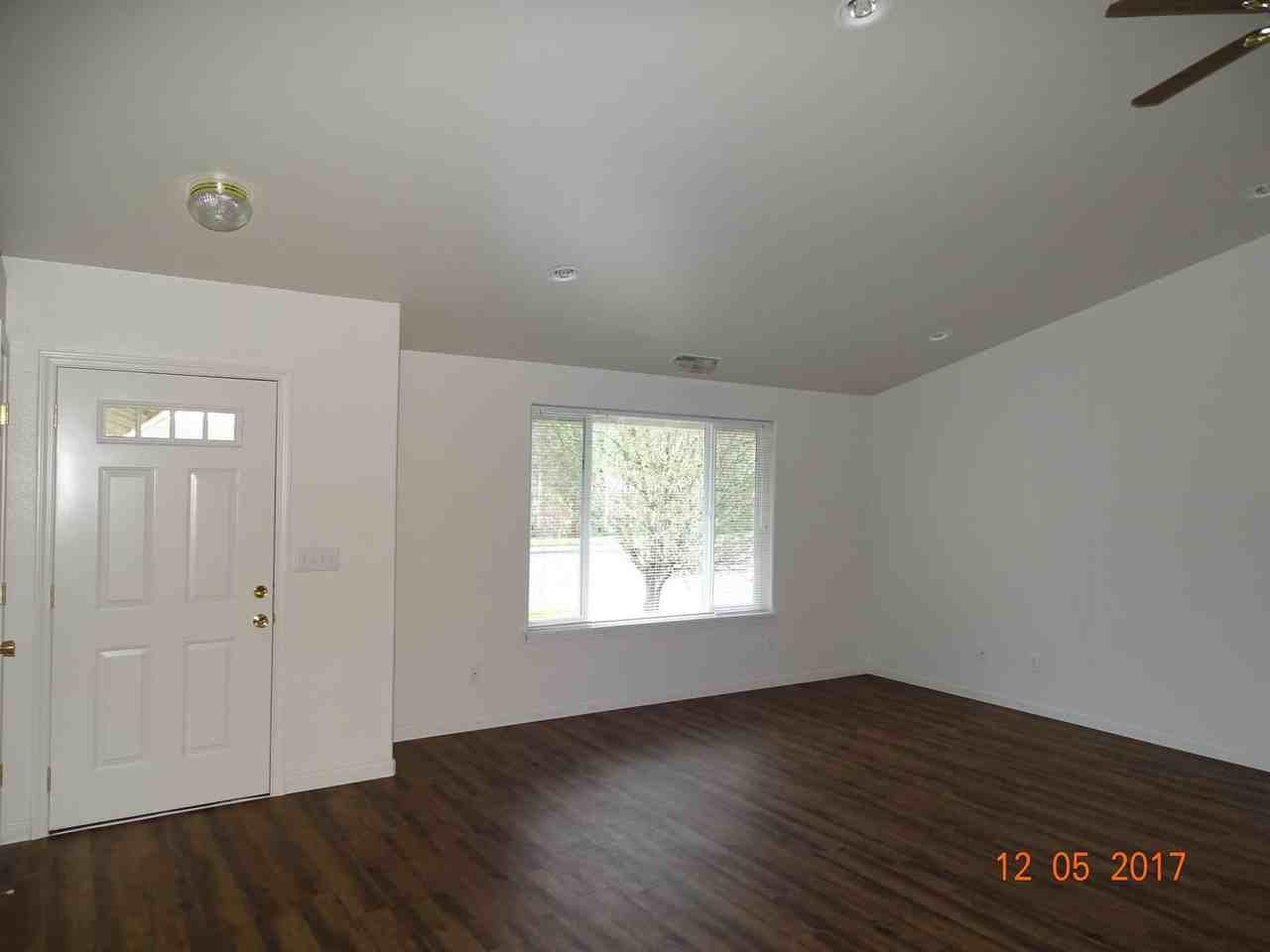 25136 Irenic Ave - Photo 3 of 11