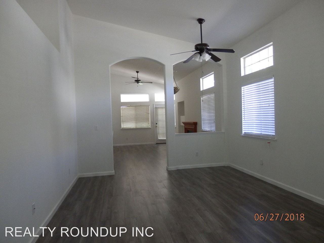 3229 Turnbuckle Cir - Photo 2 of 16