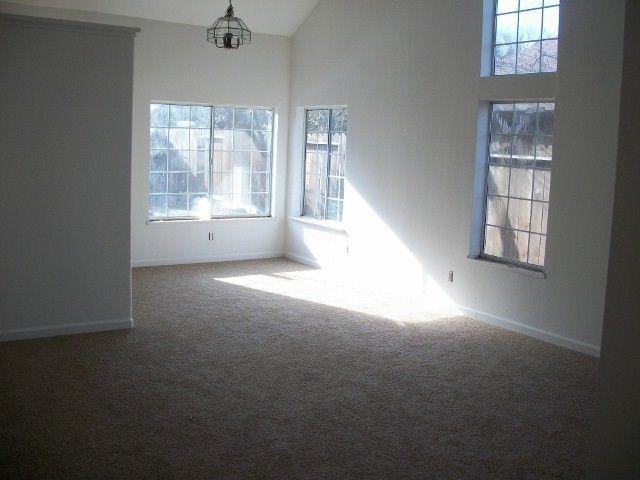 532 Sears Dr - Photo 3 of 6