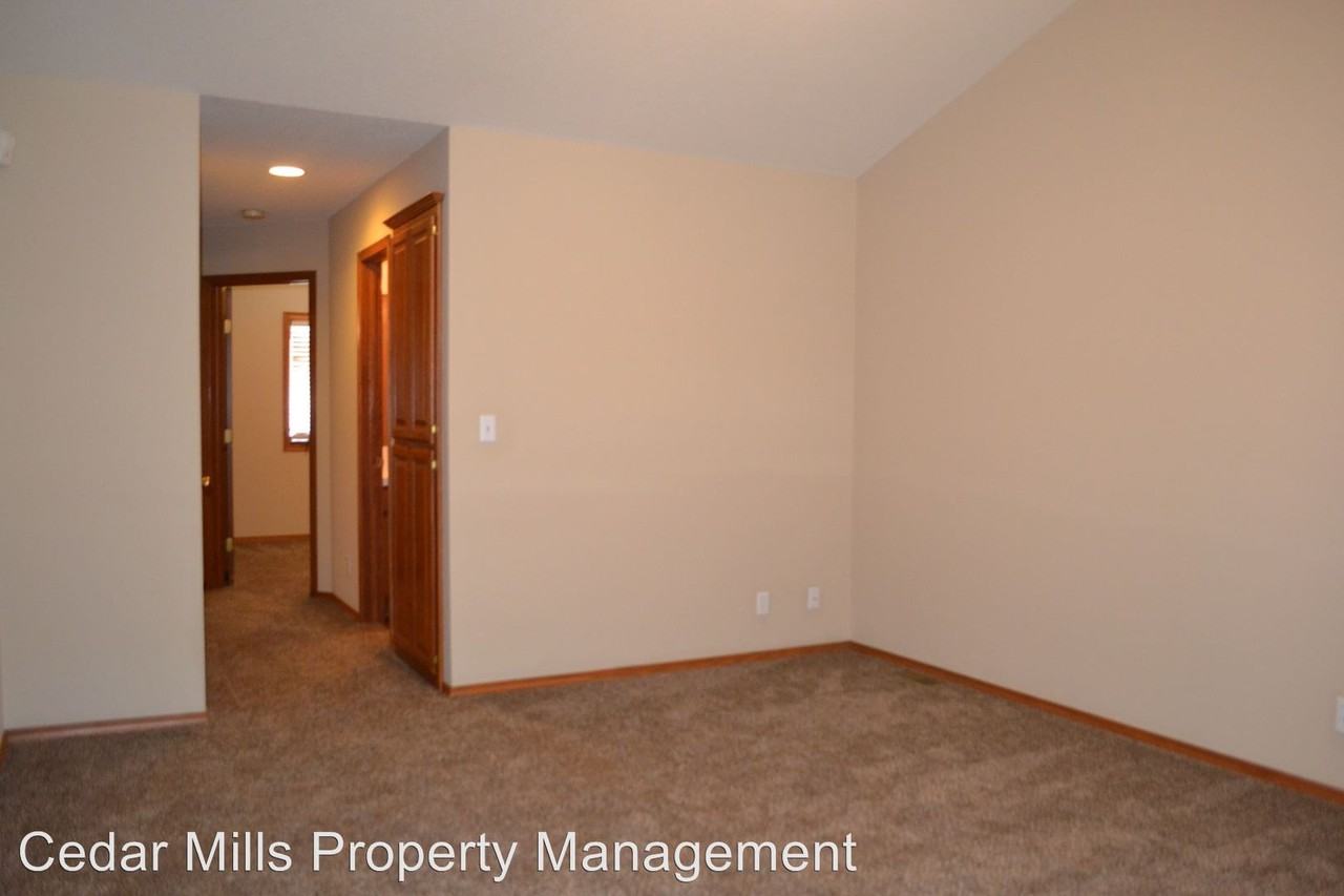 10605 W Douglas Ave - Photo 3 of 8