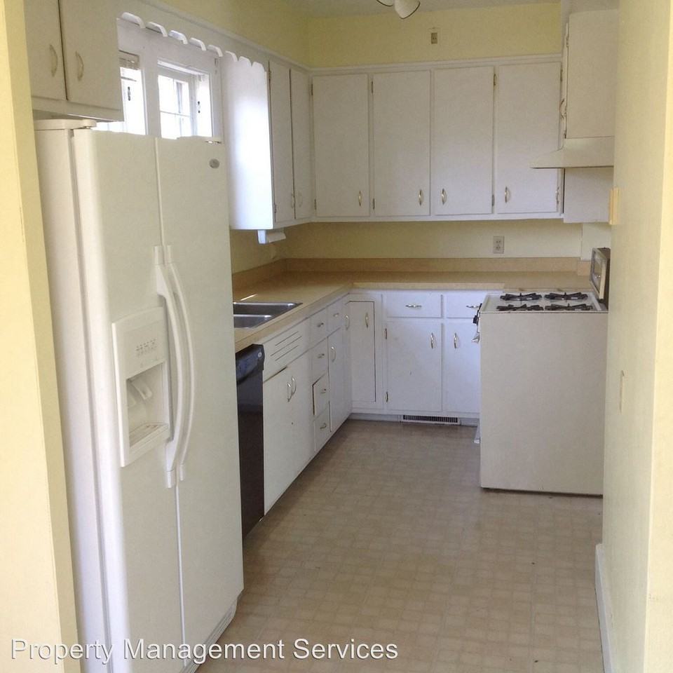 1439 Kilbourn St - Photo 2 of 9