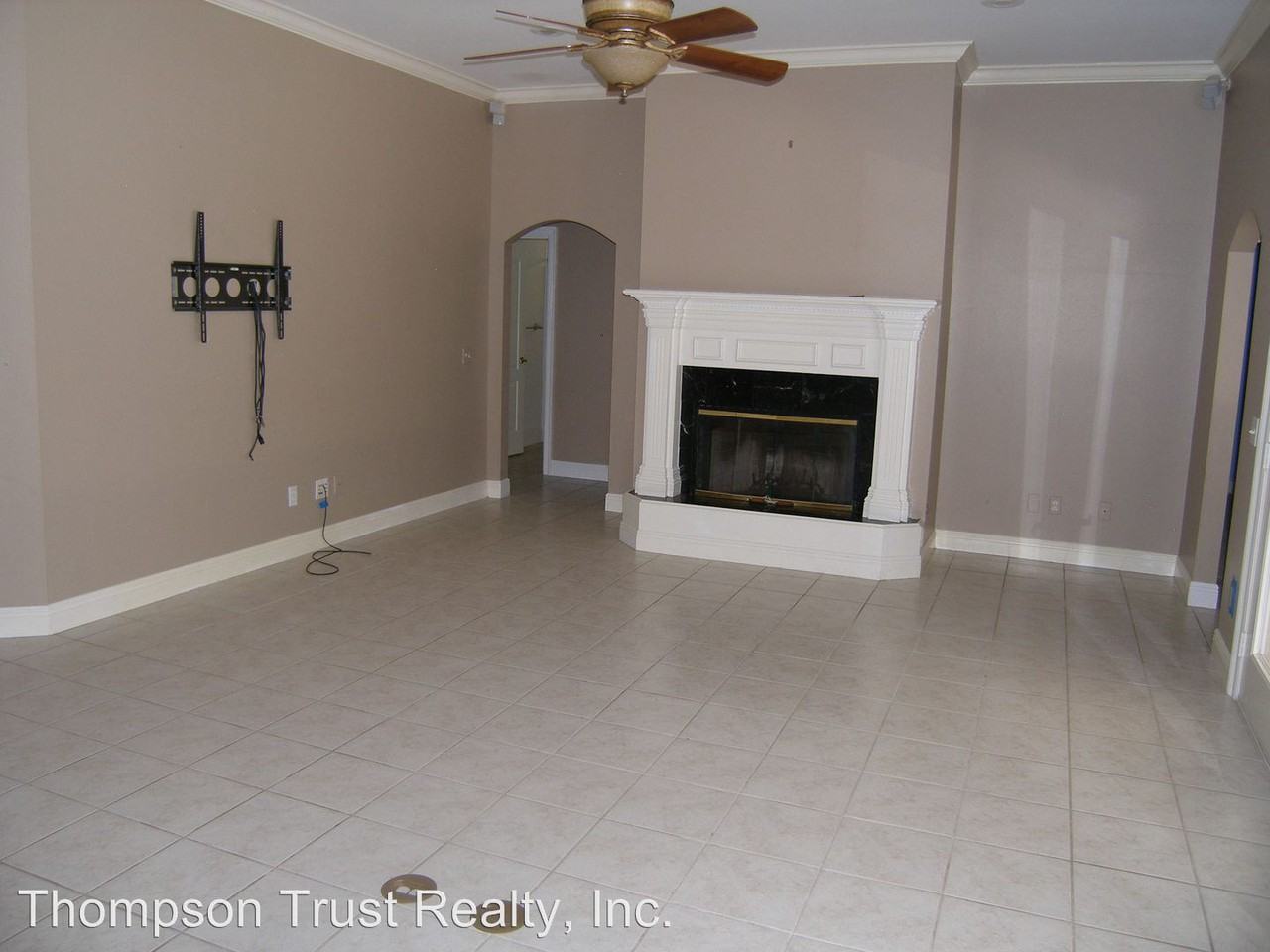 4052 Mary Kathryn Cir - Photo 3 of 41