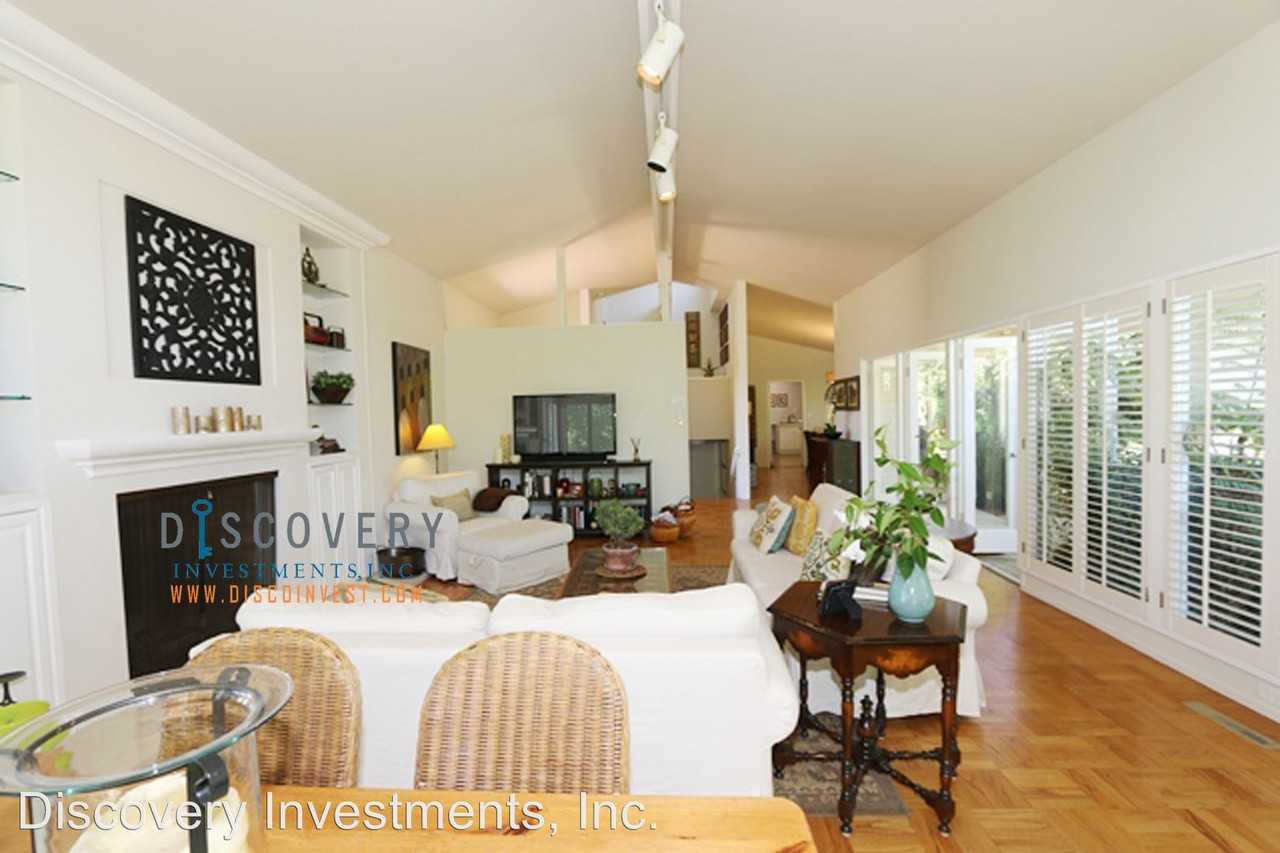 210 St James Dr - Photo 3 of 20