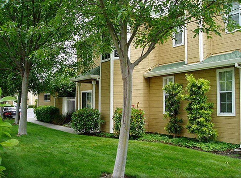 323 Treasure Island Drive - Photo 2 of 16