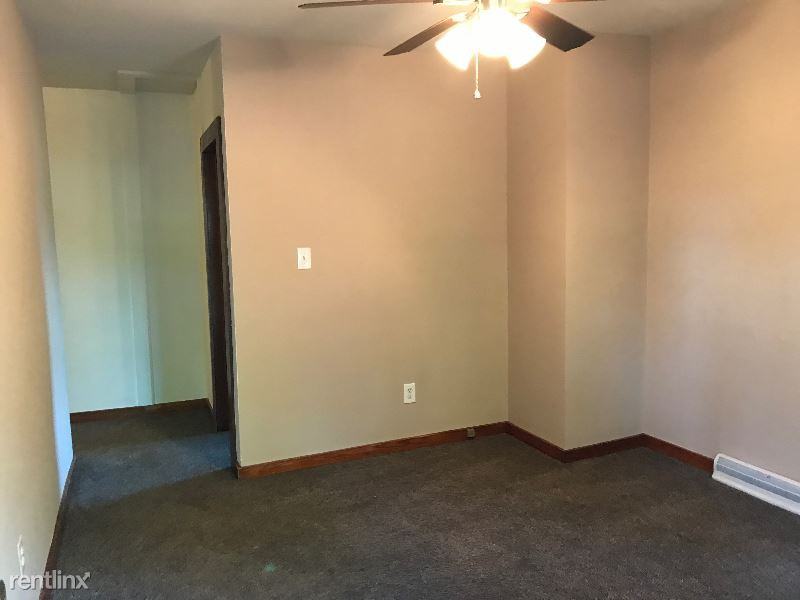 9 N Woodbury Rd - Photo 3 of 10