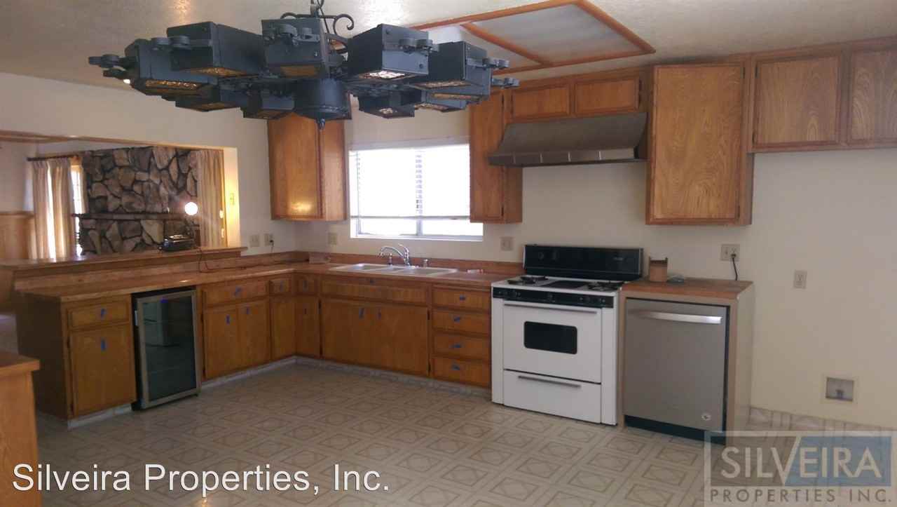 4595 10th St - Photo 3 of 35