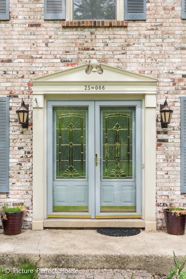 25W066 Setauket Ave - Photo 2 of 27