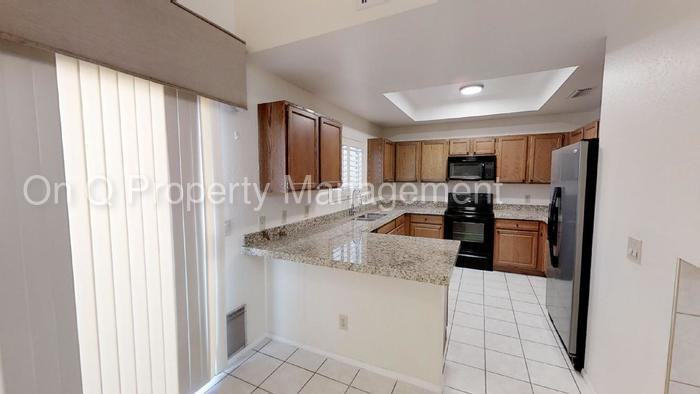 1089 N Willow St - Photo 2 of 9