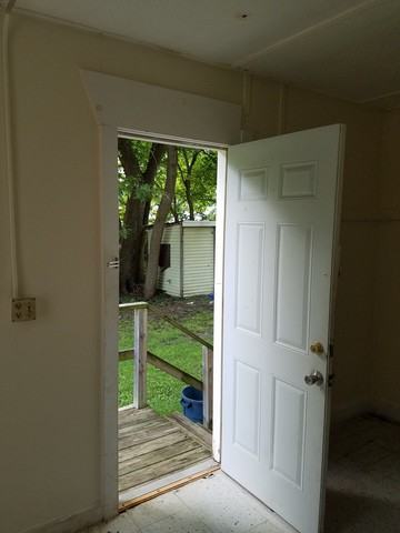 404 Miriam Ave - Photo 3 of 18